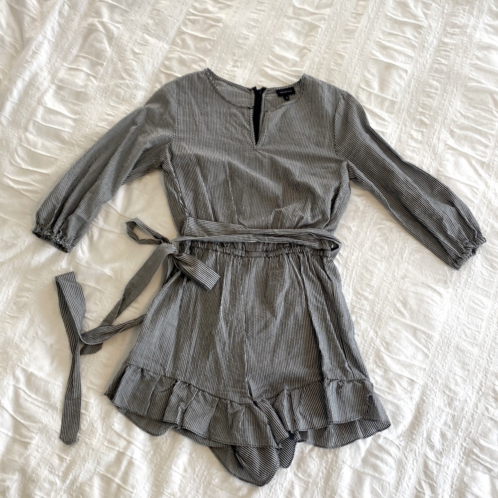 Grey and white striped romper. Like new. Size small. TTS.